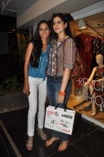 at Elle clothing launch in Bnadra, Mumbai on 25th Oct 2012 (8).JPG